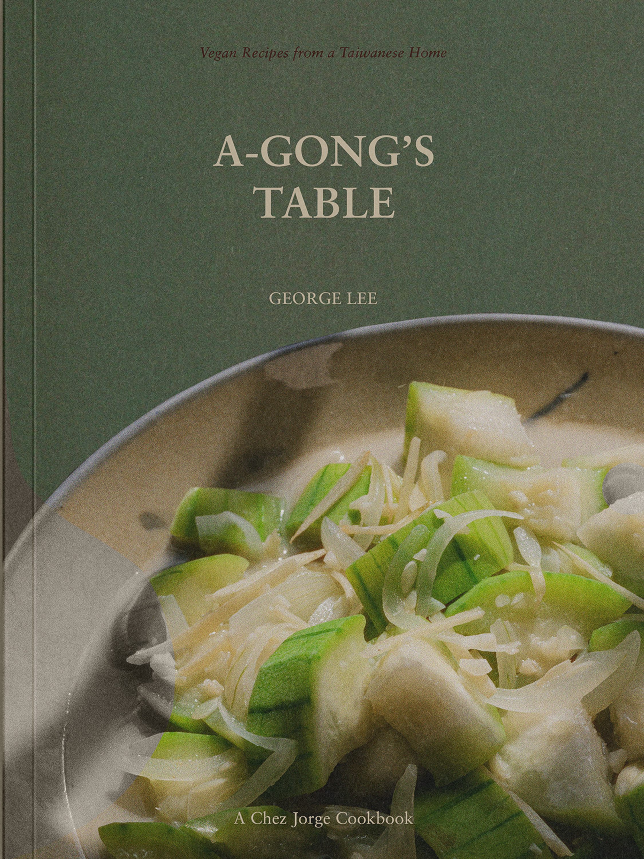 Pour assembler le livre, Lee a rassemblé des recettes végétaliennes provenant de diverses sources.